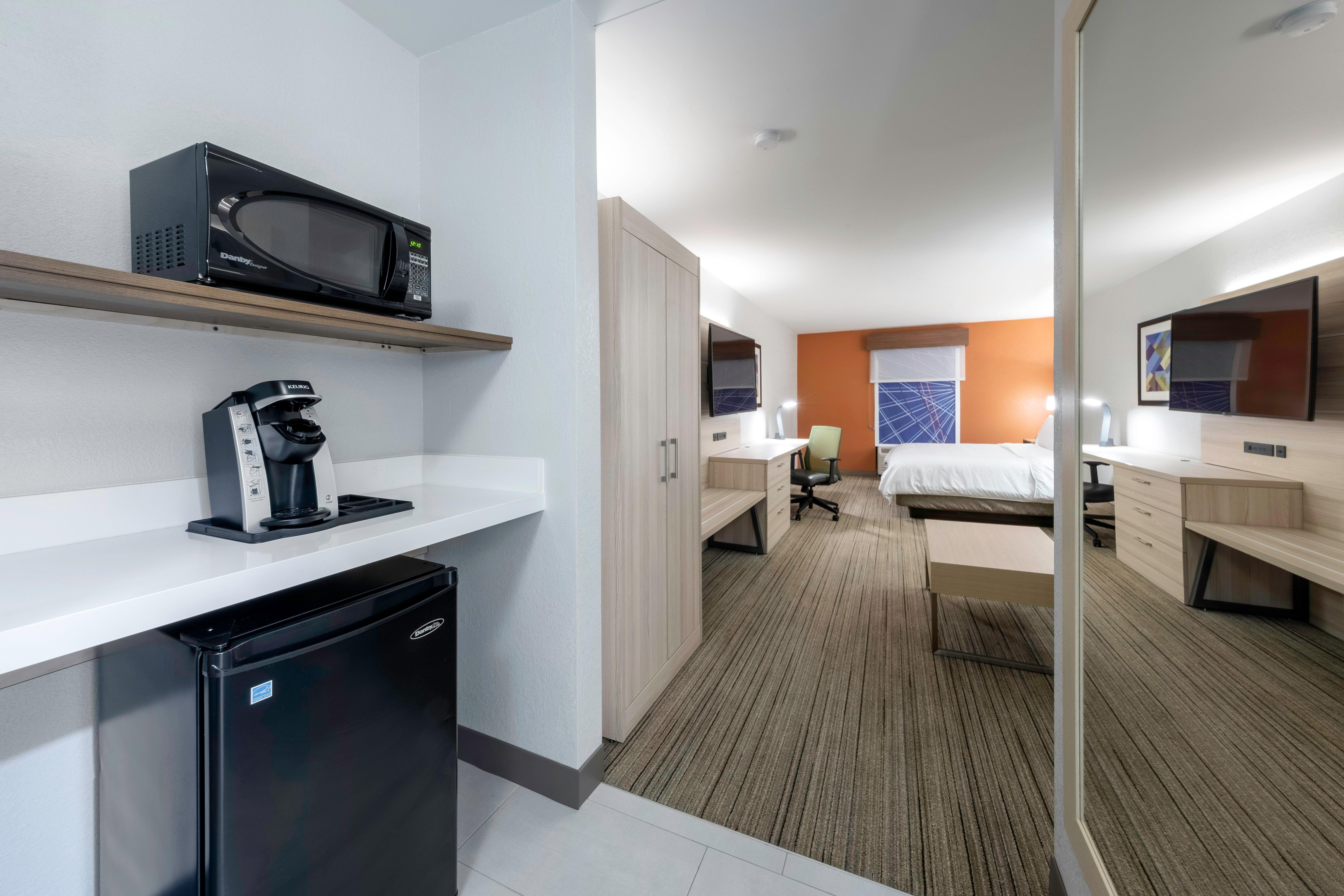 Holiday Inn Express Hotel & Suites Petersburg/Dinwiddie By Ihg Exterior photo