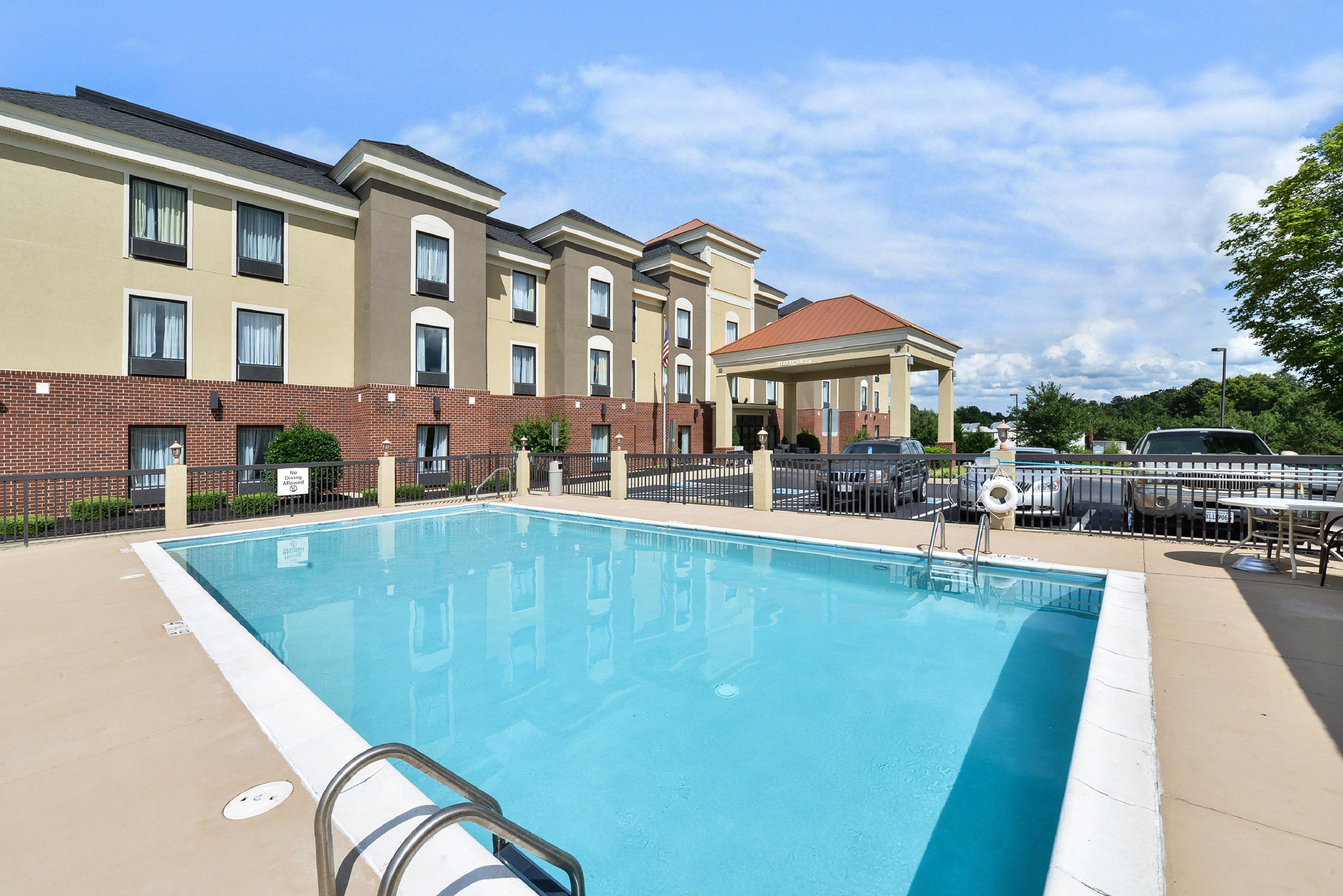 Holiday Inn Express Hotel & Suites Petersburg/Dinwiddie By Ihg Exterior photo