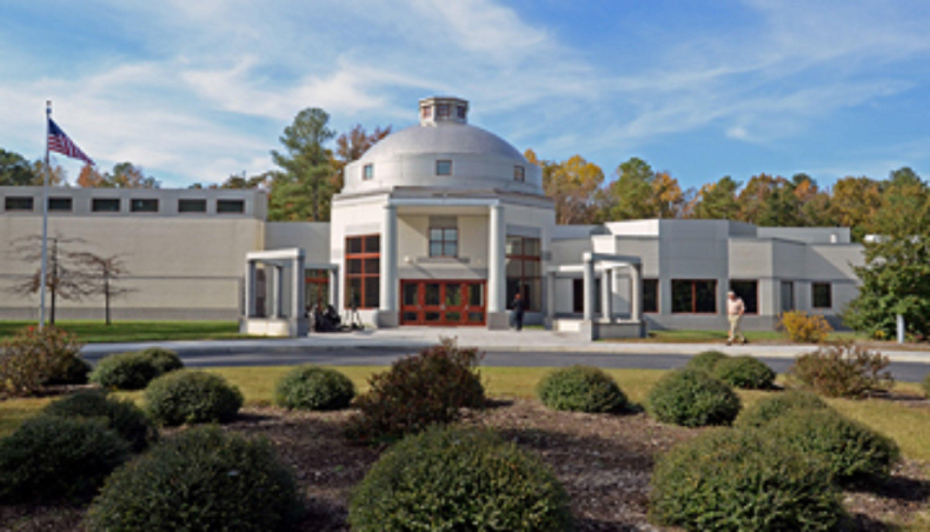 Holiday Inn Express Hotel & Suites Petersburg/Dinwiddie By Ihg Exterior photo