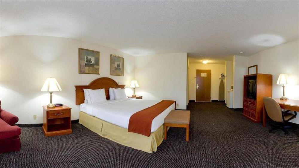 Holiday Inn Express Hotel & Suites Petersburg/Dinwiddie By Ihg Exterior photo